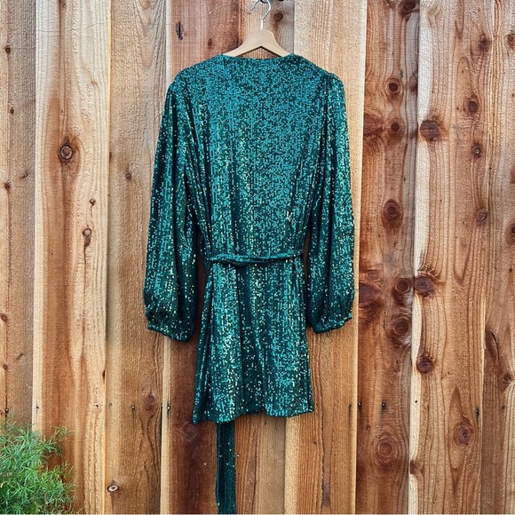 Emerald Green Sequin Balloon Long Sleeve Wrap Dress 🌿 - Picture 8 of 10